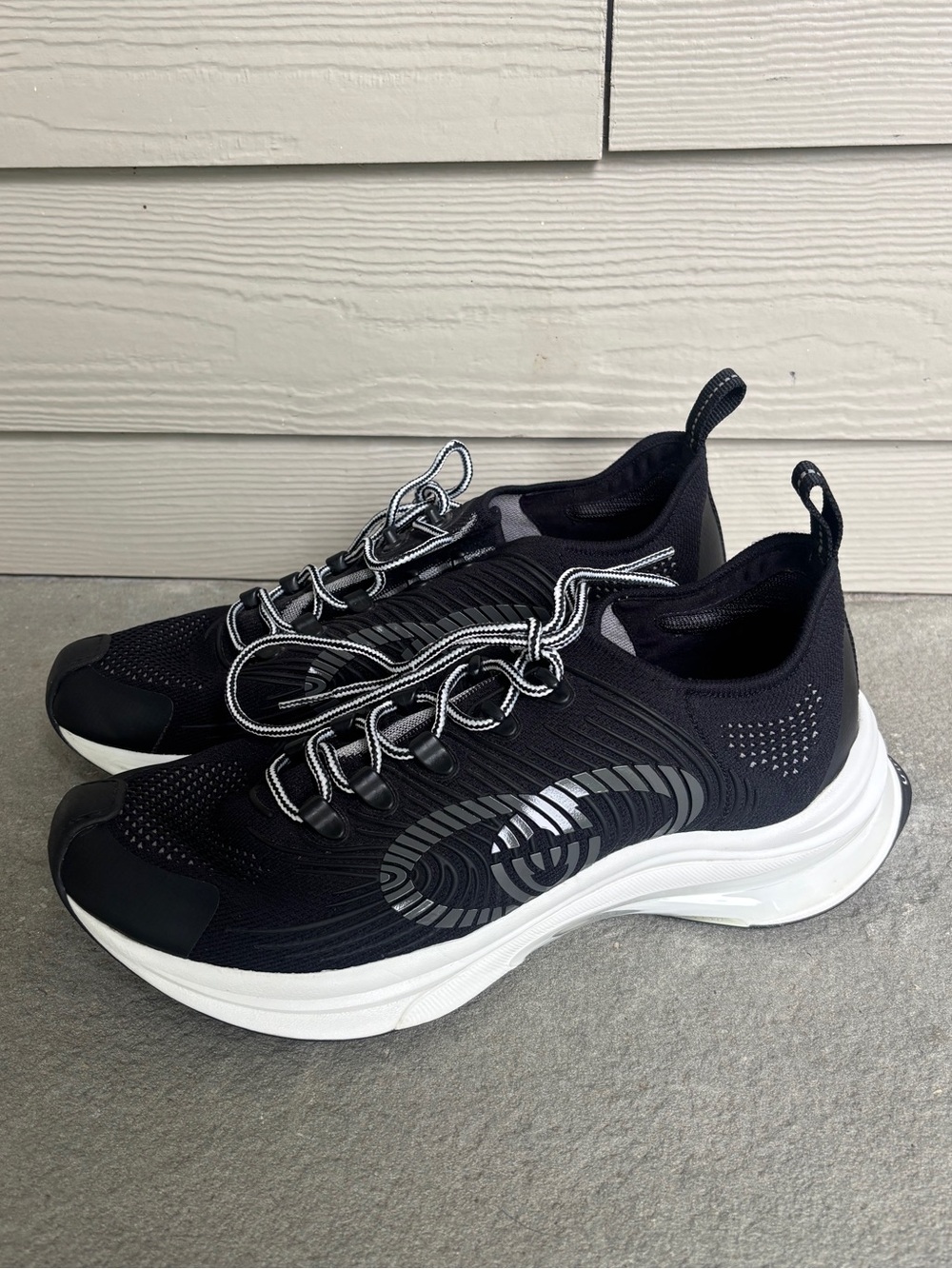 Gucci Run Black GG Interlocking Logo Sneakers Size 8.5 US / 8G, Like New
